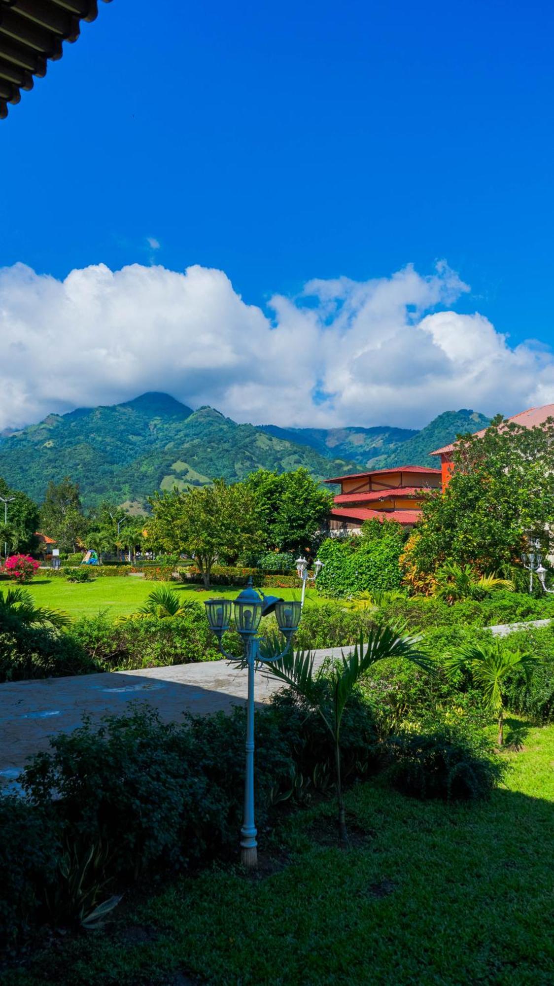 Guacamayos Hotel Bonao Eksteriør bilde